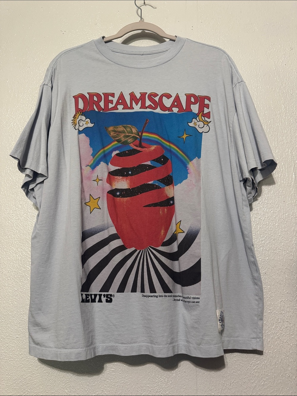 Levi's Light Gray Dreamscape Apple Graphic Tee